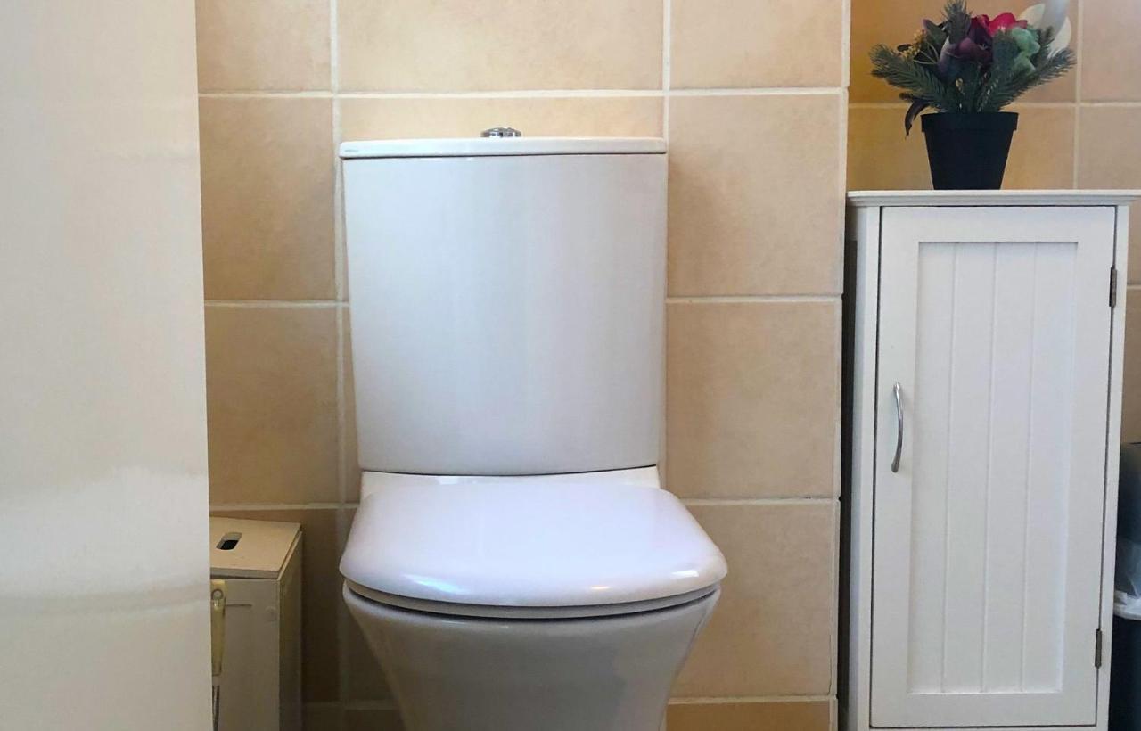 33Sm Dreams Unlimited Serviced Accommodation- Staines - Heathrow 斯坦维尔 外观 照片