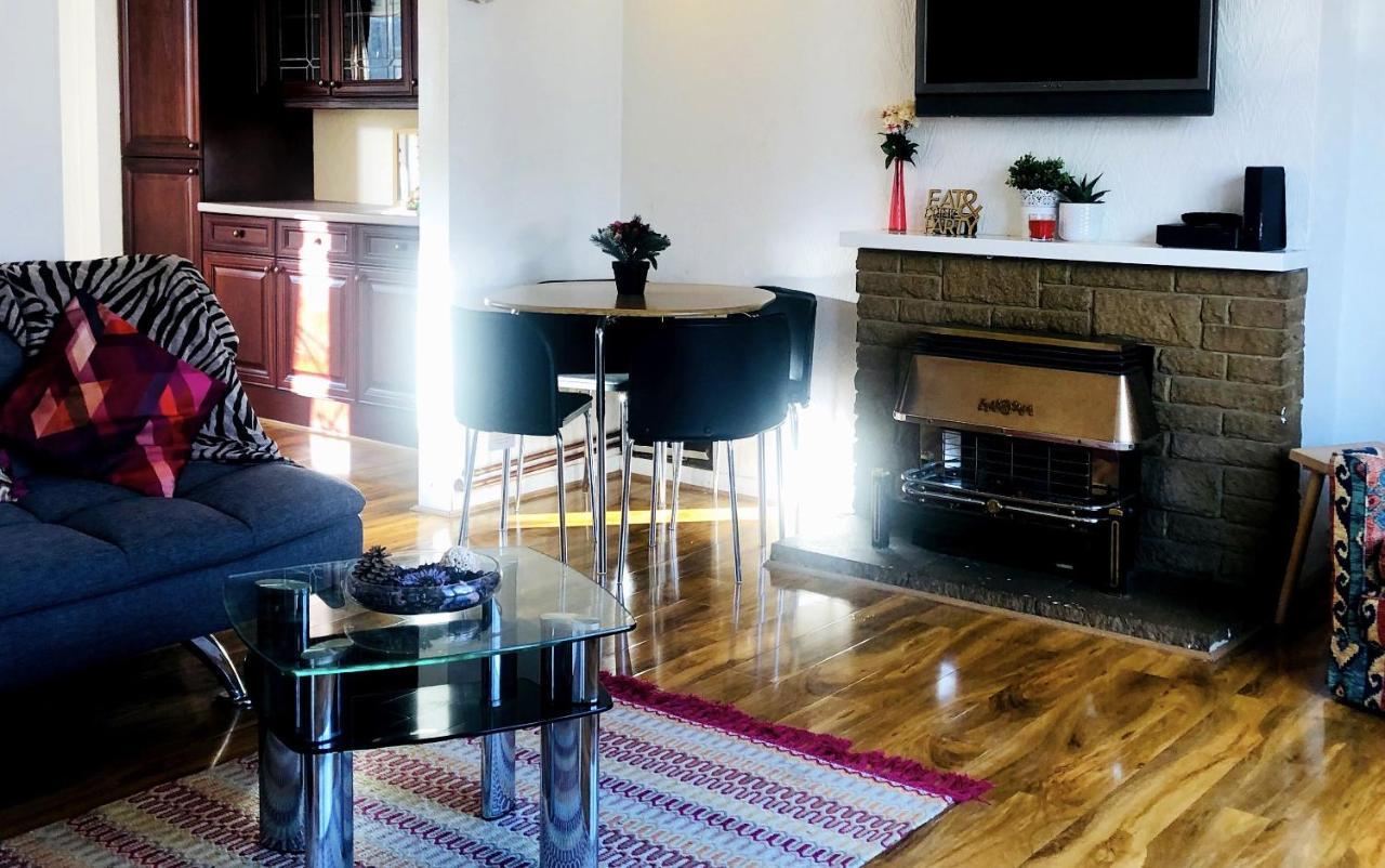 33Sm Dreams Unlimited Serviced Accommodation- Staines - Heathrow 斯坦维尔 外观 照片