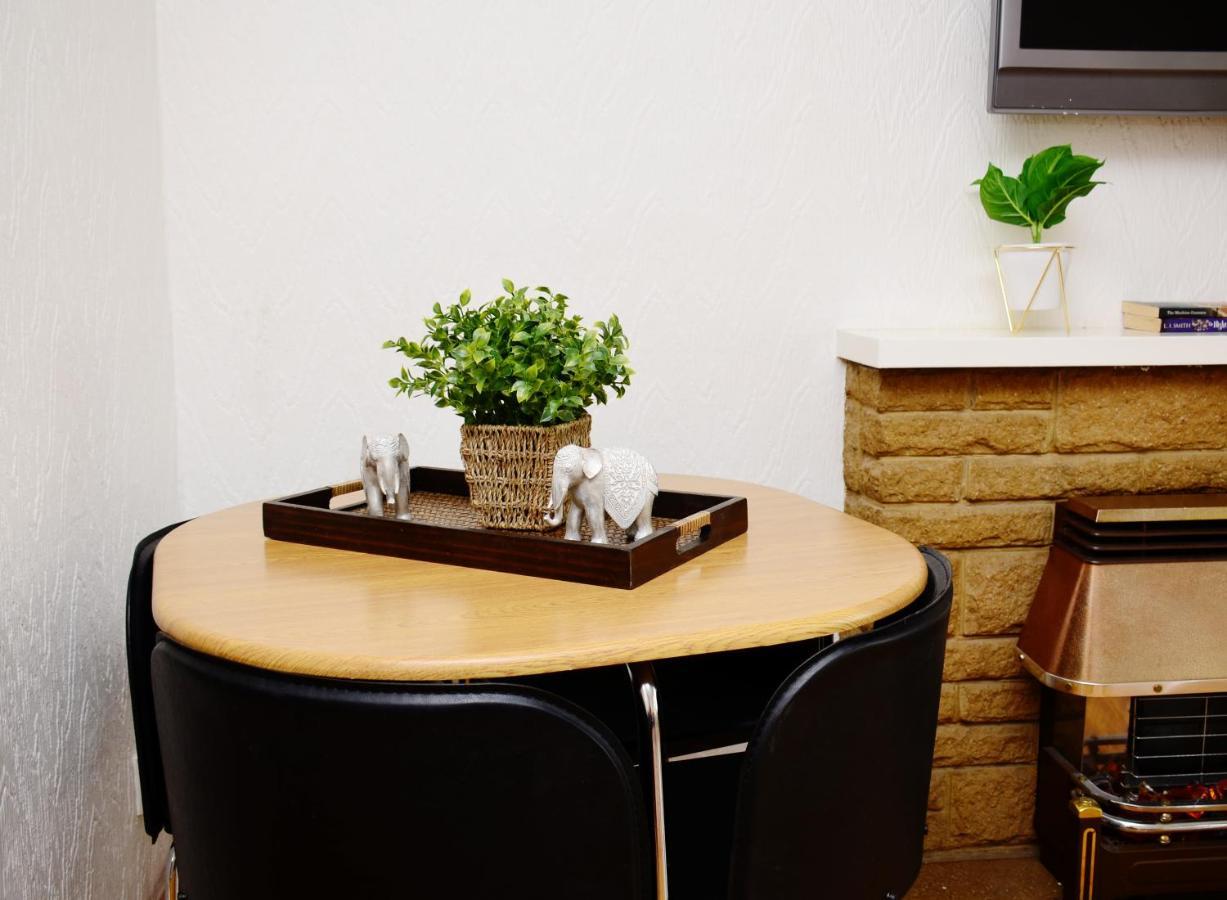 33Sm Dreams Unlimited Serviced Accommodation- Staines - Heathrow 斯坦维尔 外观 照片