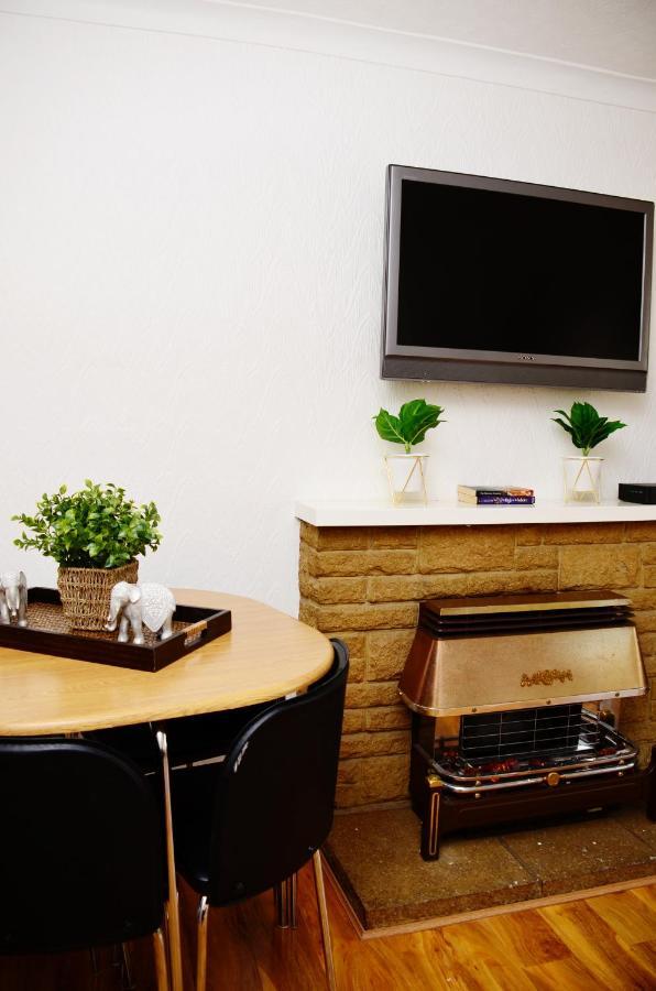 33Sm Dreams Unlimited Serviced Accommodation- Staines - Heathrow 斯坦维尔 外观 照片