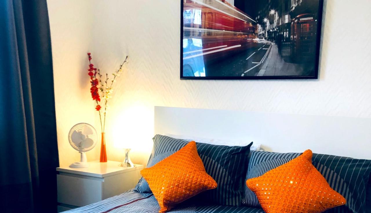 33Sm Dreams Unlimited Serviced Accommodation- Staines - Heathrow 斯坦维尔 外观 照片