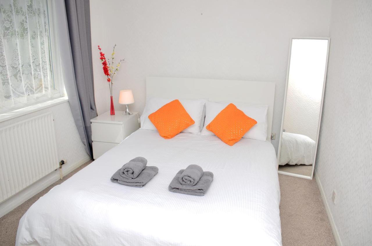 33Sm Dreams Unlimited Serviced Accommodation- Staines - Heathrow 斯坦维尔 外观 照片