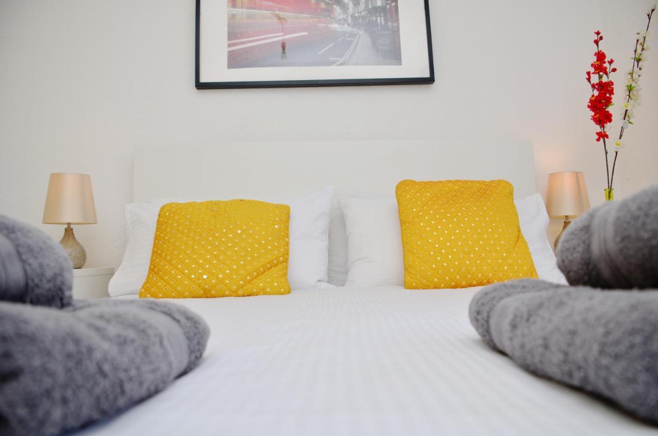 33Sm Dreams Unlimited Serviced Accommodation- Staines - Heathrow 斯坦维尔 外观 照片