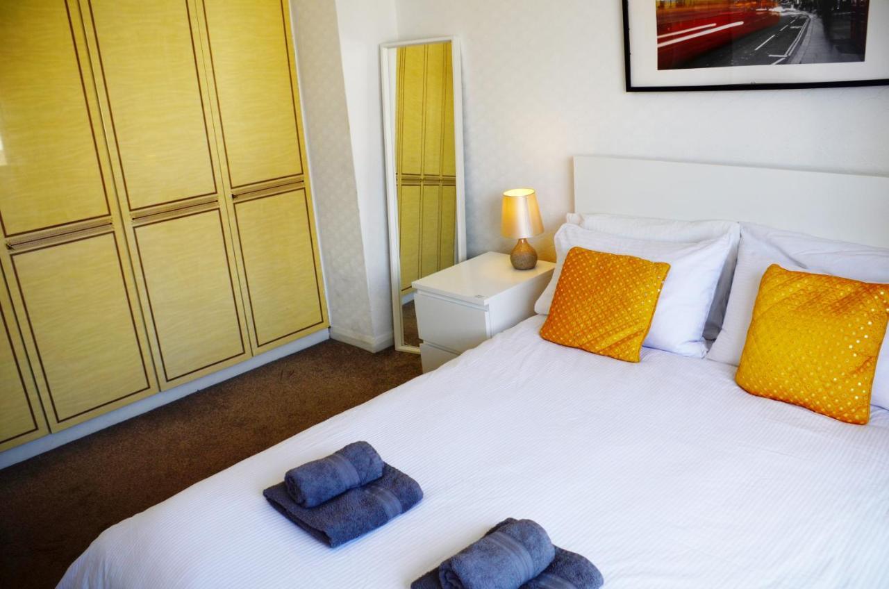 33Sm Dreams Unlimited Serviced Accommodation- Staines - Heathrow 斯坦维尔 外观 照片