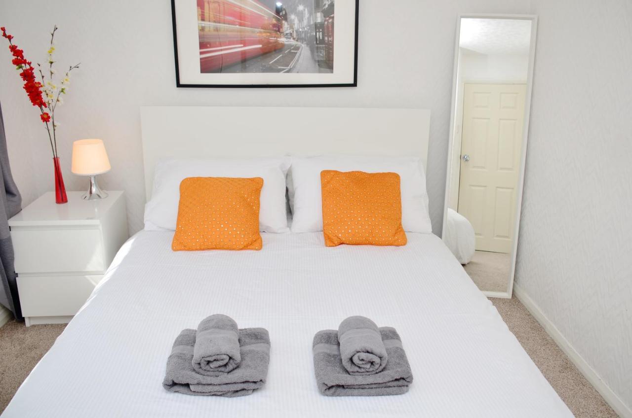 33Sm Dreams Unlimited Serviced Accommodation- Staines - Heathrow 斯坦维尔 外观 照片