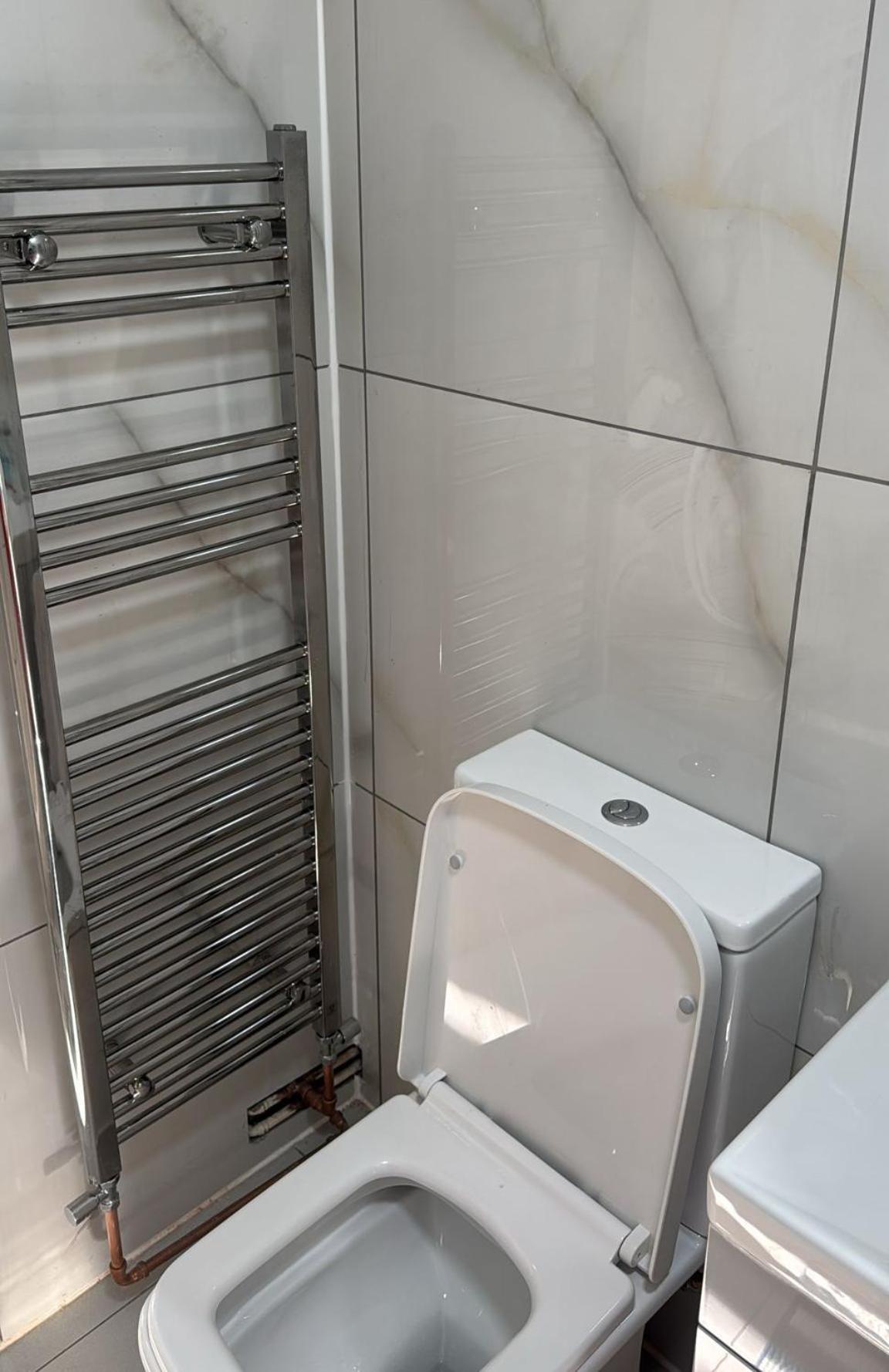 33Sm Dreams Unlimited Serviced Accommodation- Staines - Heathrow 斯坦维尔 外观 照片