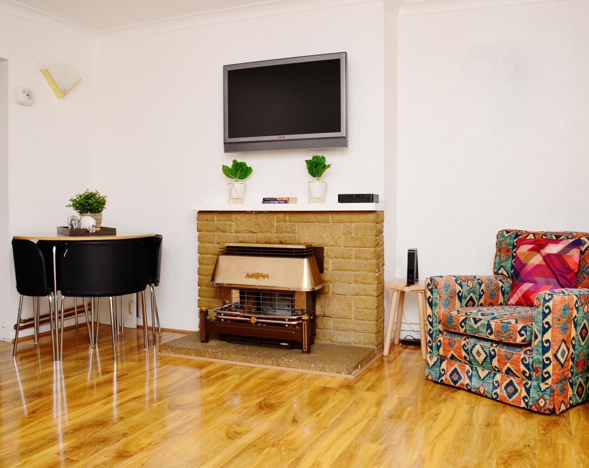 33Sm Dreams Unlimited Serviced Accommodation- Staines - Heathrow 斯坦维尔 外观 照片